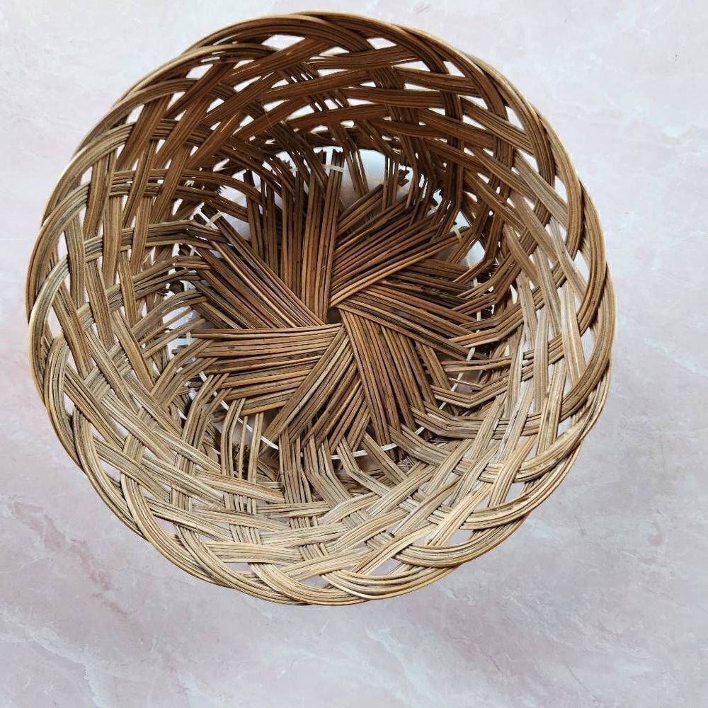 Vintage medium brown wicker woven scalloped basket home decor